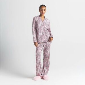 NWT SKIMSWomen’s Pink Printed Pajama Set - Relaxed Long Sleeve & Pants